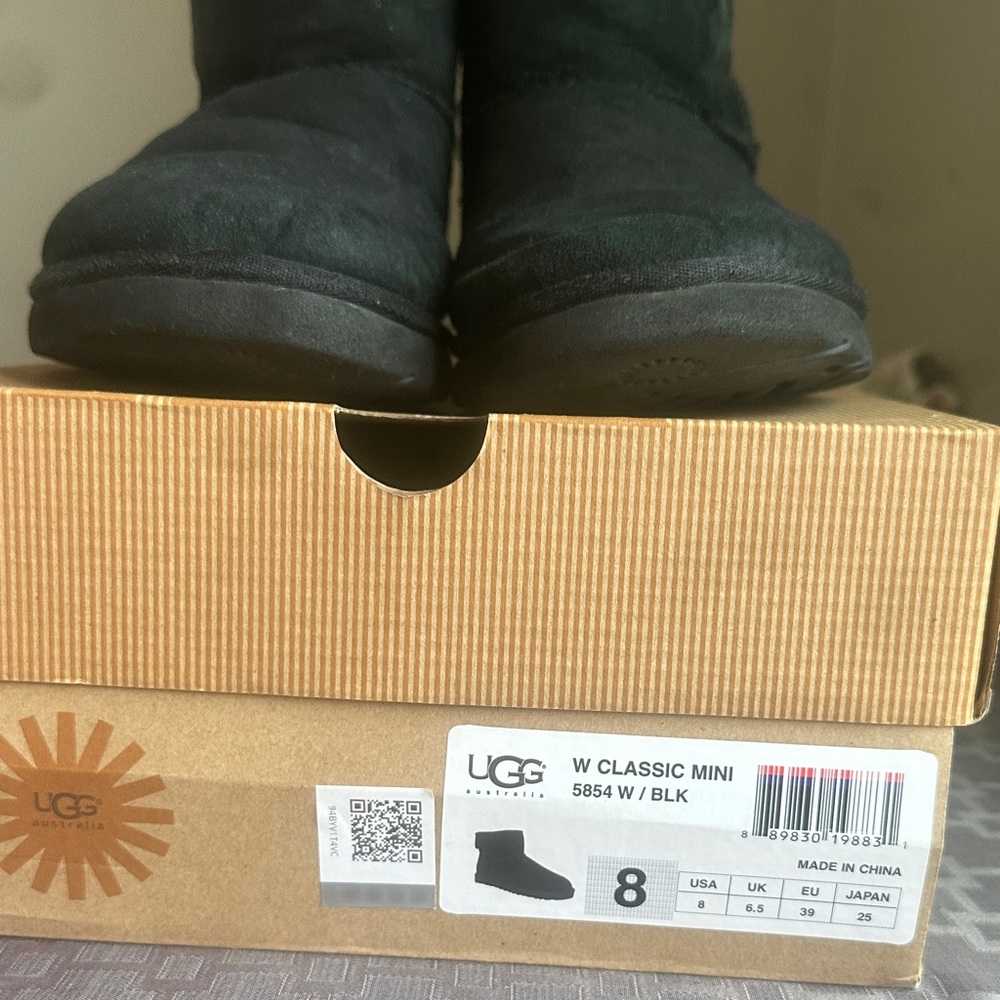 UGG Classic Mini Boots Black Women’s Size 8 Shearling Lined - Picture 2 of 16